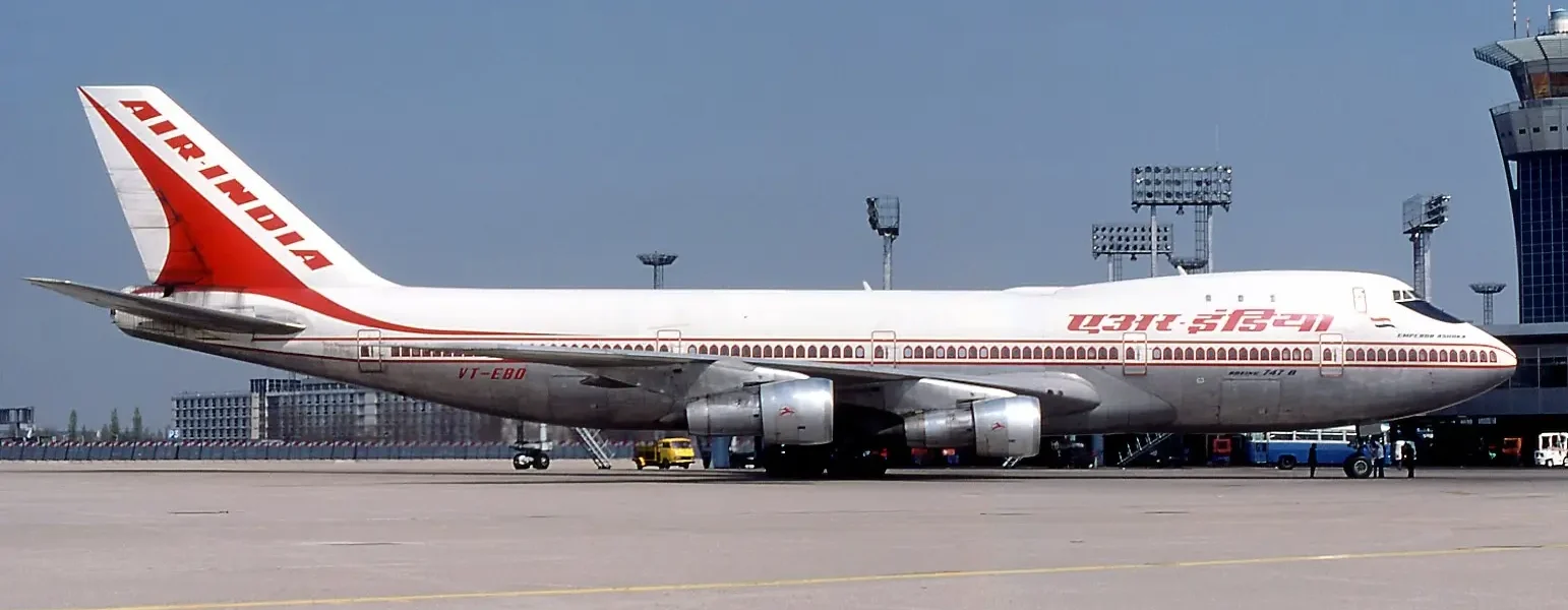 BOEING 747-237B
